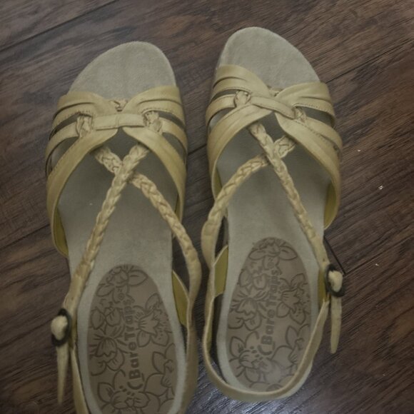 BareTraps Jacee Leather Multi-Strap Sandals Sun Yellow 6m - Picture 2 of 4